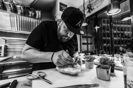 Restaurant Atre Restaurant  Gastronomique à Honfleur, Normandie En cuisine