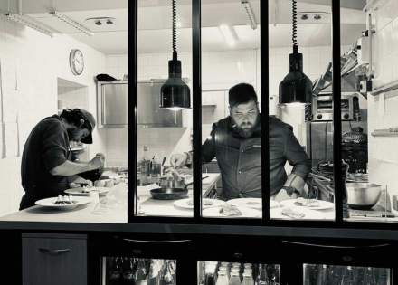 Restaurant Atre Restaurant Gastronomique à Honfleur, Normandie En cuisine